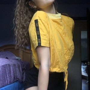 yellow short sleeve tie crop top